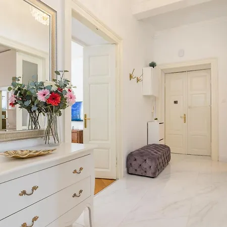 Апартаменты Augier - Elegant & Spacious - Centre *