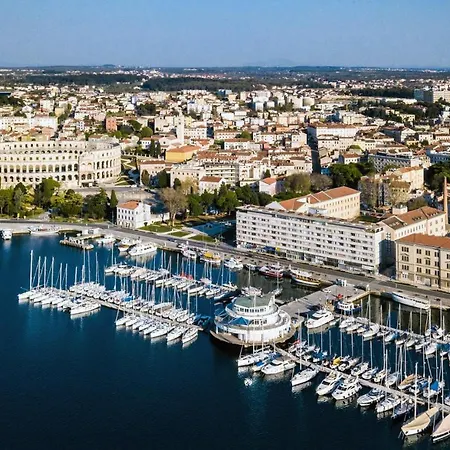 Augier - Centre - 100sqm - Free Parking Nearby Pula