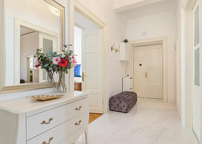 Lejlighed Augier - Centre - 100sqm - Free Parking Nearby *