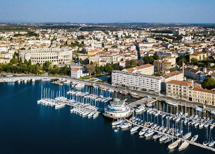 Augier - Centre - 100sqm - Free Parking Nearby Pula