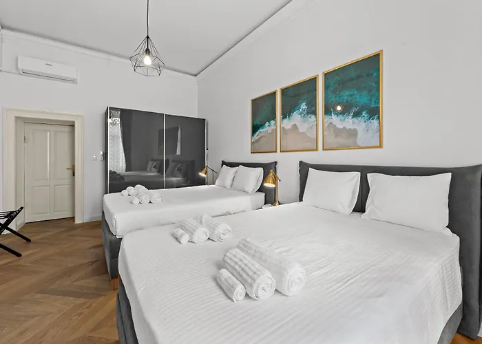 Augier - Centre - 100sqm - Free Parking Nearby Lejlighed