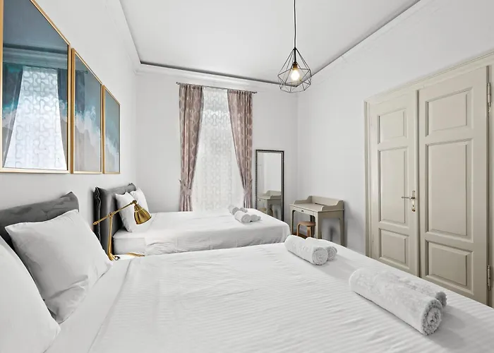 Augier - Centre - 100sqm - Free Parking Nearby Lejlighed