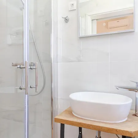 Lejlighed Augier - Centre - 100sqm - Free Parking Nearby *