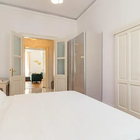 Augier - Centre - 100sqm - Free Parking Nearby * Pula