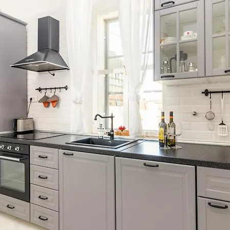 Augier - Centre - 100sqm - Free Parking Nearby Pula