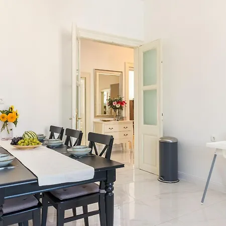 Augier - Centre - 100sqm - Free Parking Nearby
